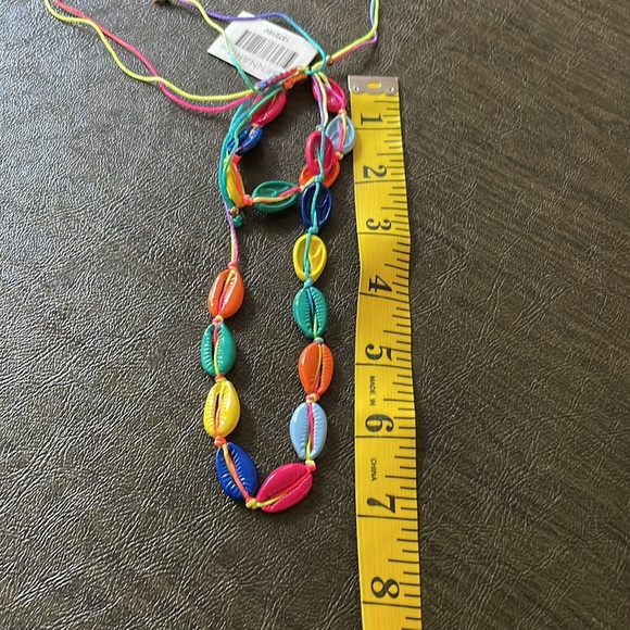 3/$35 SALE NWT Faux Seashells Necklace & Bracelet Set - Picture 4 of 4